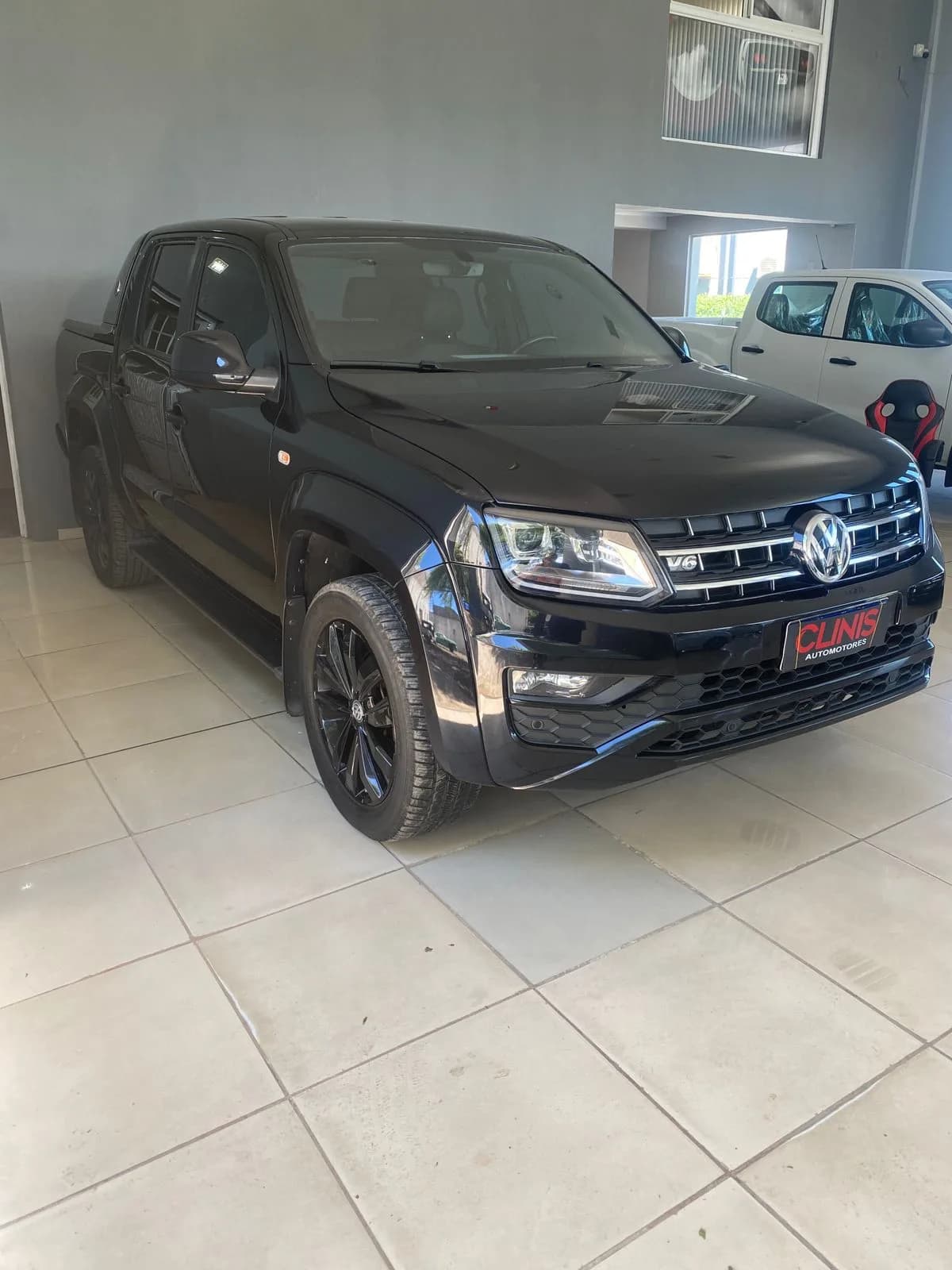 Volkswagen Amarok Black Style 4x4 AT — imagen 1 de 6