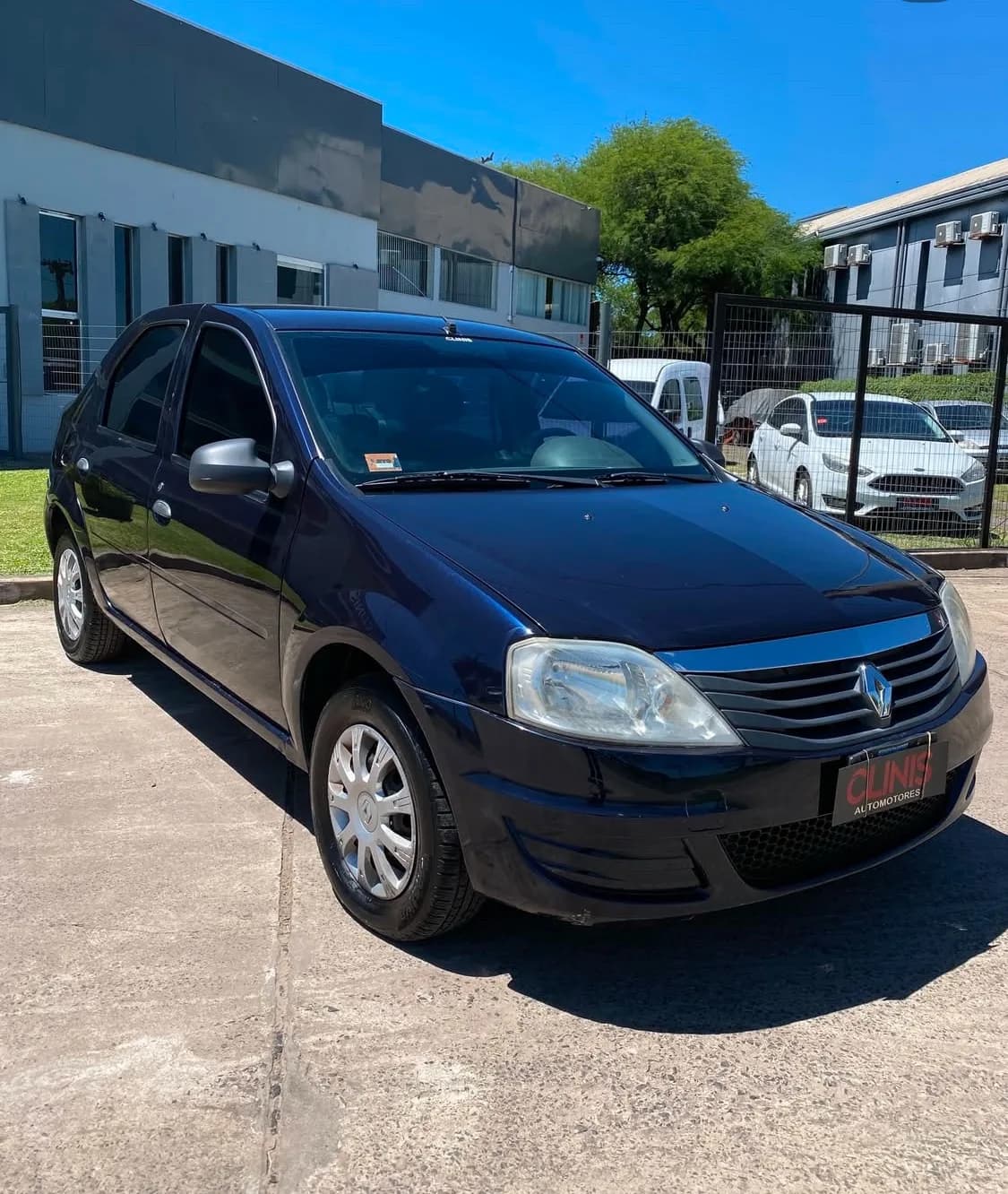 Renault Logan Confort 1.6 — imagen 1 de 5